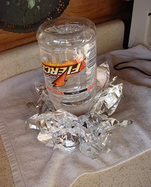 2) Plastic Gatorade feeders